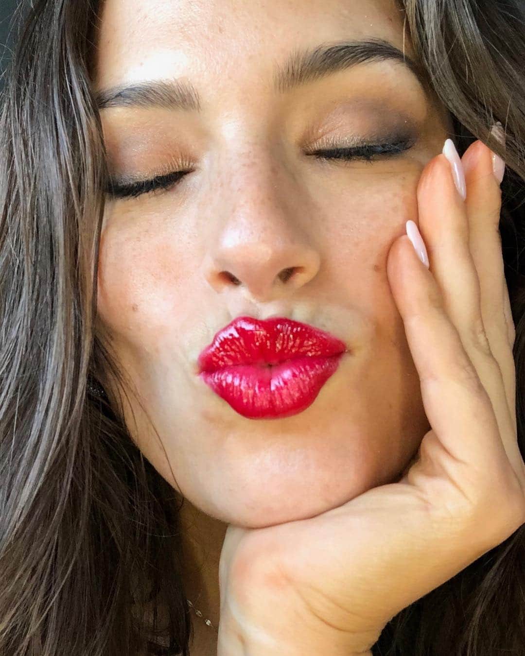 Revlonさんのインスタグラム写真 - (RevlonInstagram)「“Growing up, my mother had all the Revlon lipstick shades, so in my eyes, Revlon is lipstick.” . Read @ashleygraham’s story behind the making of her new lip kit💄, now on REVLON.com 📲  #NeverEnoughLip」3月16日 2時20分 - revlon