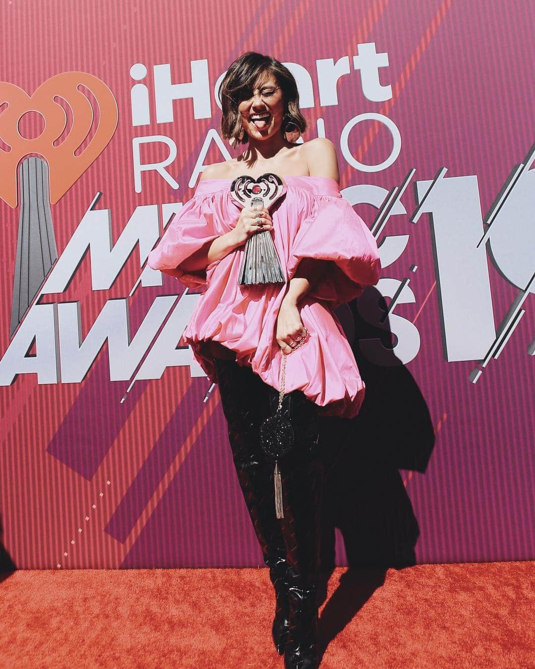 アグネス・モニカさんのインスタグラム写真 - (アグネス・モニカInstagram)「Guess who just won at @iheartradio Music Awards 2019!! #AGNEZMO Thanks to everyone who have been supporting me all the way! Especially AGNATION... I LOOOOVE YOU!!! @the.agnation . . DREAM. BELIEVE. MAKE IT HAPPEN. . . Lord Jesus, You never fail to amaze me! I love You. Thank You for teaching me how to be more like You, and using my platform to share love ❤️」3月16日 2時20分 - agnezmo