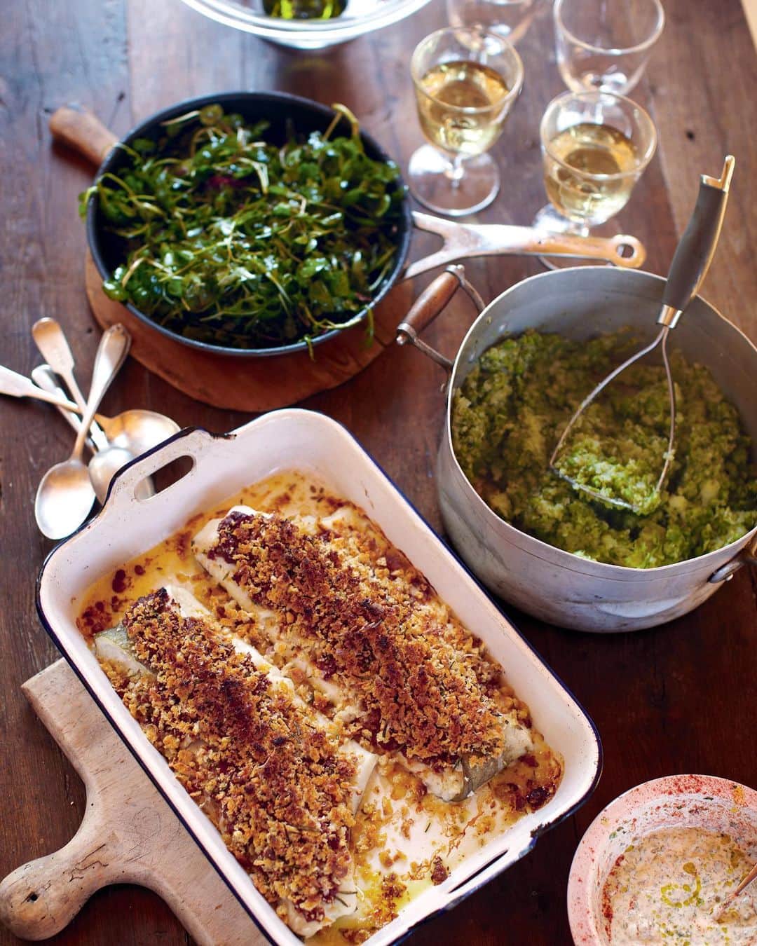 ジェイミー・オリヴァーさんのインスタグラム写真 - (ジェイミー・オリヴァーInstagram)「One for the weekend, homemade crusted cod, mashy peas, tartare sauce!! P140 in '30 minute meals' book . Swipe 👉 to watch the recipe video.」3月16日 2時37分 - jamieoliver