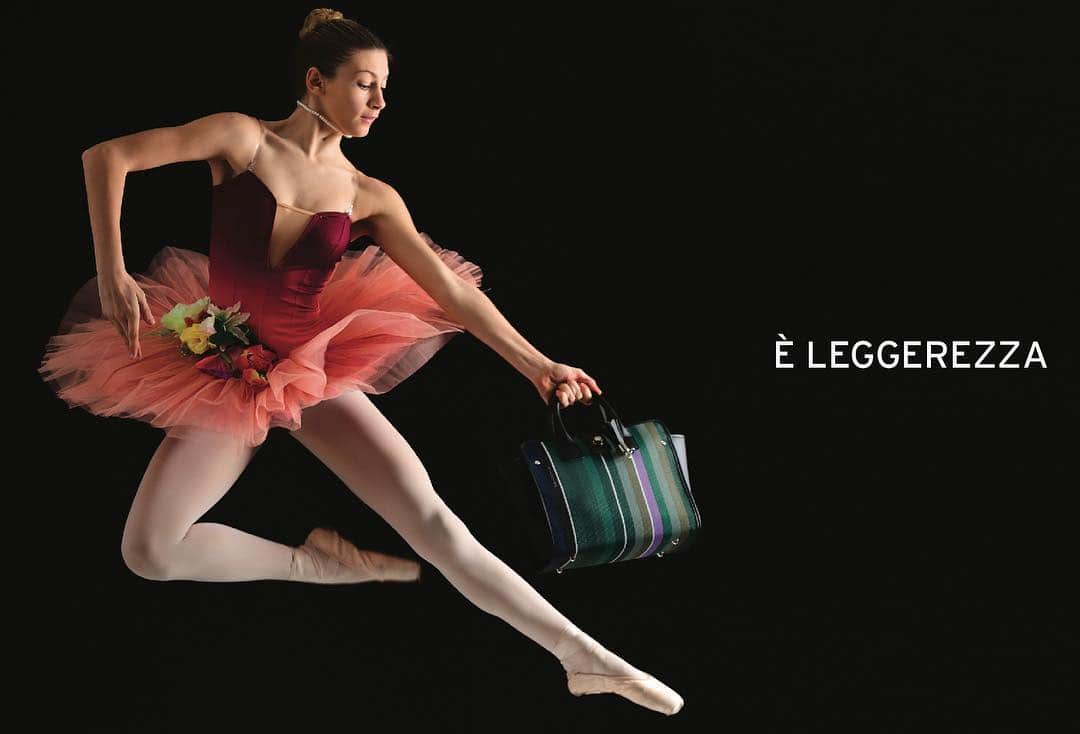 のインスタグラム：「BRANDINA È LEGGEREZZA / BRANDINA IS LIGHTNESS - Questa immagine l’ho realizzata il 31 Dicembre 2018 nel mio studio a Pesaro. La ragazza nella foto è mia figlia, appassionata di danza classica. In questo scatto è stata congelata in un salto. Niente Photoshop o artefatti: tutto assolutamente autentico. Non è perfetta? #brandinatheoriginal #leggerezza #madeinitaly #picoftheday #photooftheday #instaitalia #dance #dancer #danzaclassica #lightness #ballerina #danzaclassica #sport #fotografia  #instaitalia #instadaily #igers #instacool #bestoftheday」