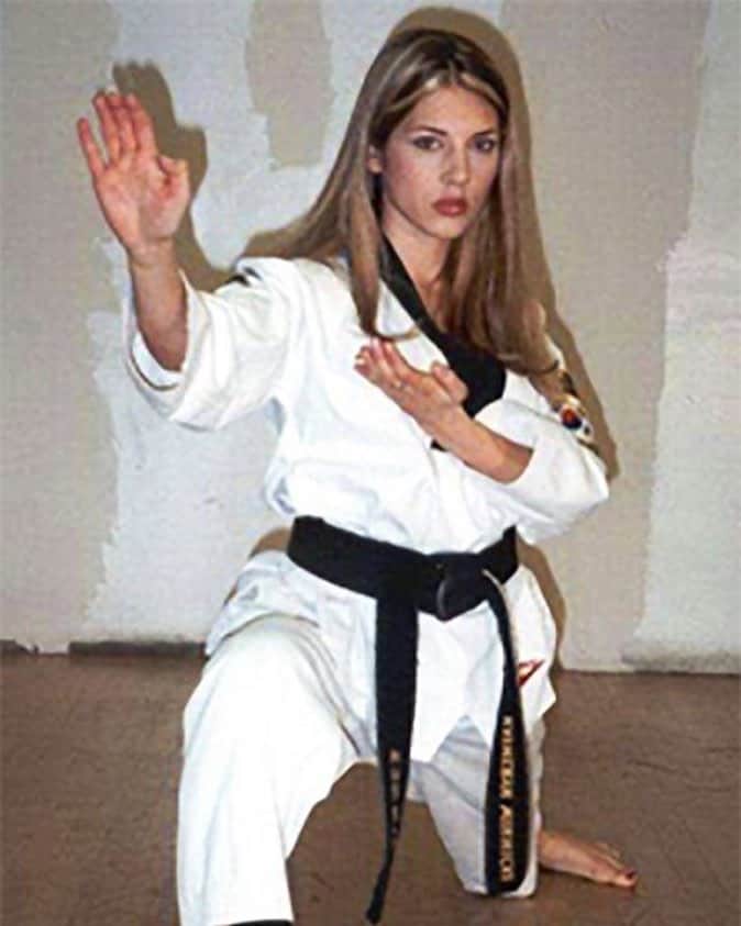 キャサリン・ウィニックのインスタグラム：「Always kicking butt! #flashbackfriday 💥」