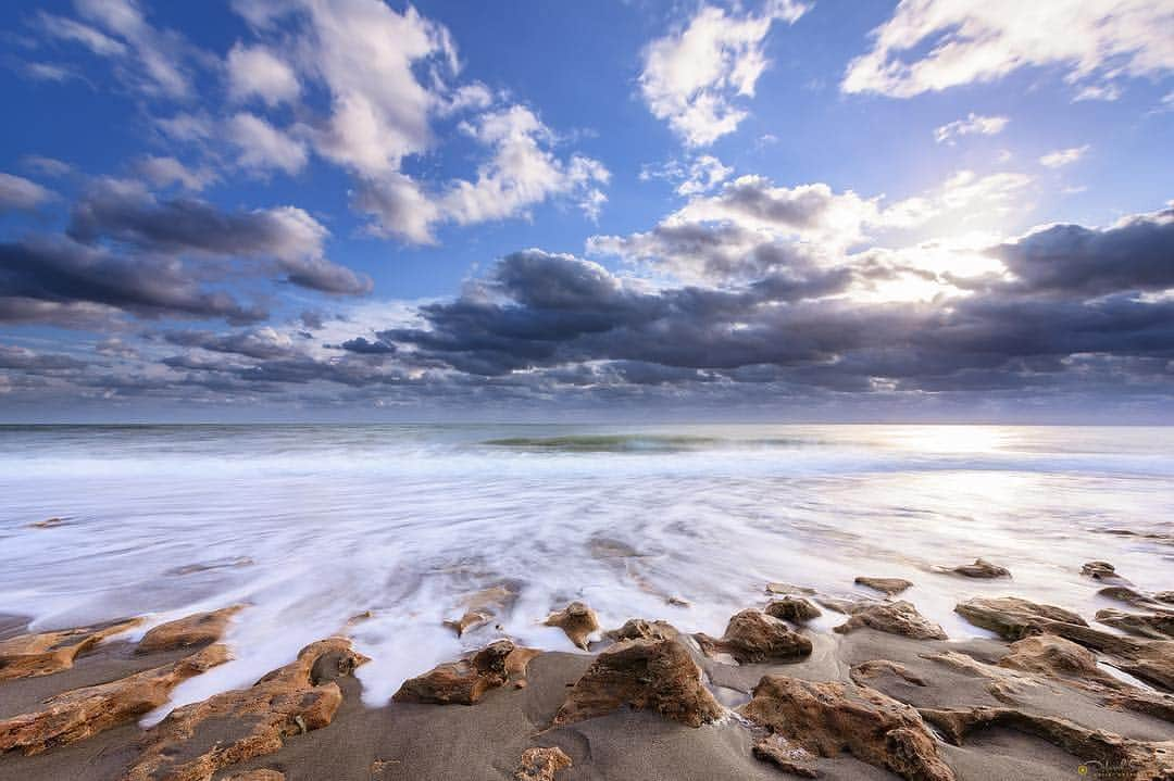 NikonUSAさんのインスタグラム写真 - (NikonUSAInstagram)「From #NikonAmbassador @debsandidge: "Rise and shine... One of Florida’s beautiful beaches. 🌞📷 Photographed with a @nikonusa Z 7, Mount Adapter FTZ and NIKKOR 14-24mm lens. I love super wide-angle compositions for seascapes capturing the widest expands of sky and shore possible. A shutter speed of two seconds softens the rising tide against the rocky beach. #nikonnofilter #travelphotography #landscapephotography #seascapes #sunrise #florida #beach"」3月16日 2時32分 - nikonusa