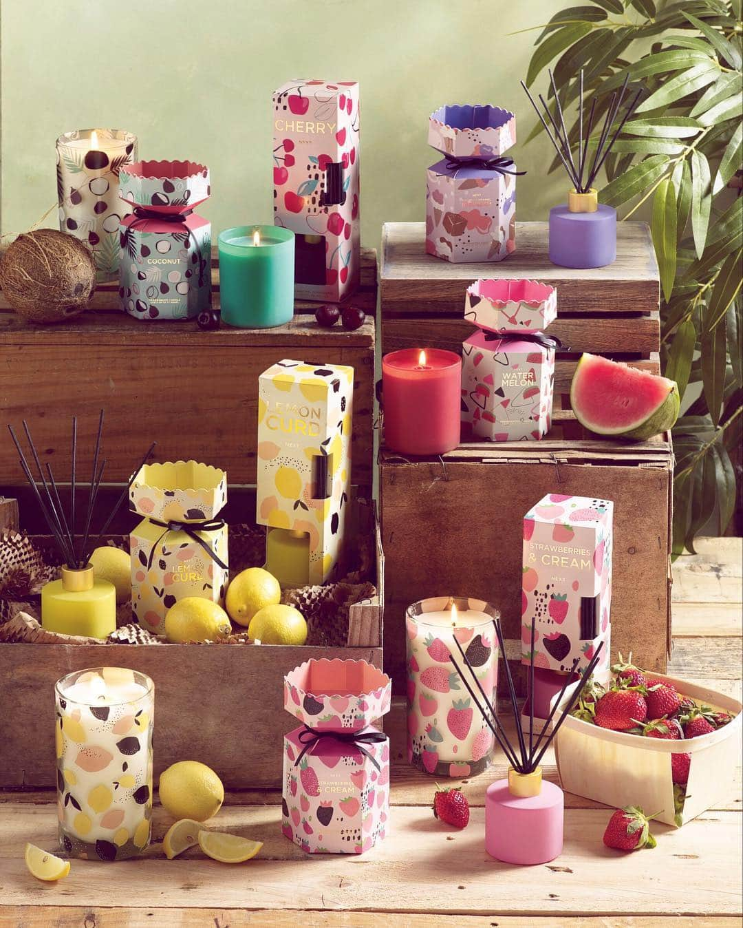 Nextさんのインスタグラム写真 - (NextInstagram)「A beautifully fragrant home is a happy home! Inject the scent of spring with our NEW home fragrance collection 🍊🍓🍋🍌 Tap the image to shop. 🔍 Lemon: 916807, 613365 Strawberries and cream: 613420, 334059 Cherry: 633944 Coconut: 634359. #homefragrance #hellohappy #fruit #fruity #spring #fragrance #diffusers #candles #nexthome #home」3月16日 2時53分 - nextofficial