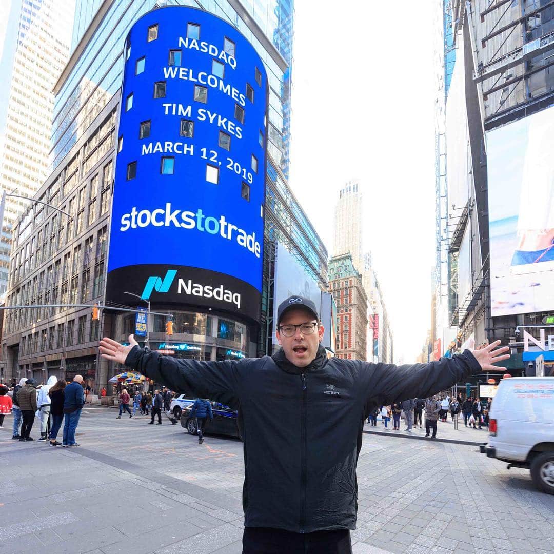 ティモシー・サイクスのインスタグラム：「What an honor it was to ring the Nasdaq closing bell with the @stockstotrade team this past week because it is the absolute best stock trading software in the world and I’m SO excited to see what the future brings since the current and upcoming features @stockstotrade makes it basically a Bloomberg terminal for traders at 90%+ off the price that Bloomberg charges! Also, thanks to everyone who has been sending me congratulatory messages on my crazy week; sorry I’m so far behind on all my responses, but I promise to catch up on all my DMs this weekend, it just takes me a while as I personally read and respond to each and every one of them so keep them coming as I love teaching and it’s truly my honor to help speed up your #stockmarket learning curve with lessons that took me 20+ years to learn the hard way! #ilovemyjob #jewyorkcity」