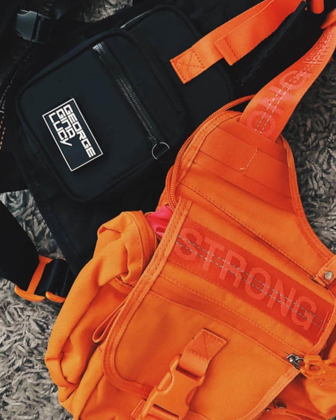 ジョージジーナ&ルーシーさんのインスタグラム写真 - (ジョージジーナ&ルーシーInstagram)「Which bag is your favorite at the moment? We can’t get enough of the “Pu$h her” and our new tactical vest. 🔥🔥 Photo by @samirnovotny • • • • • #bag #details #outfitsdetails #ootd #outfit #style #streetstyle #streetwear #streetfashion #hypebeast #hsstyle #highsnobiety #snobshots #35mm #vsco #vscocam #menswear #wiw #wiwt #menstyle #menswear #ootdmen #accessories #orange #techwear」3月16日 2時49分 - georgeginalucy
