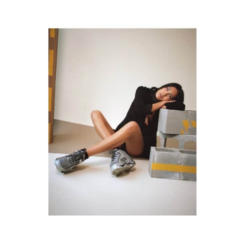 金原杏奈のインスタグラム：「@pictonmag ⚡️🖤⚡️」