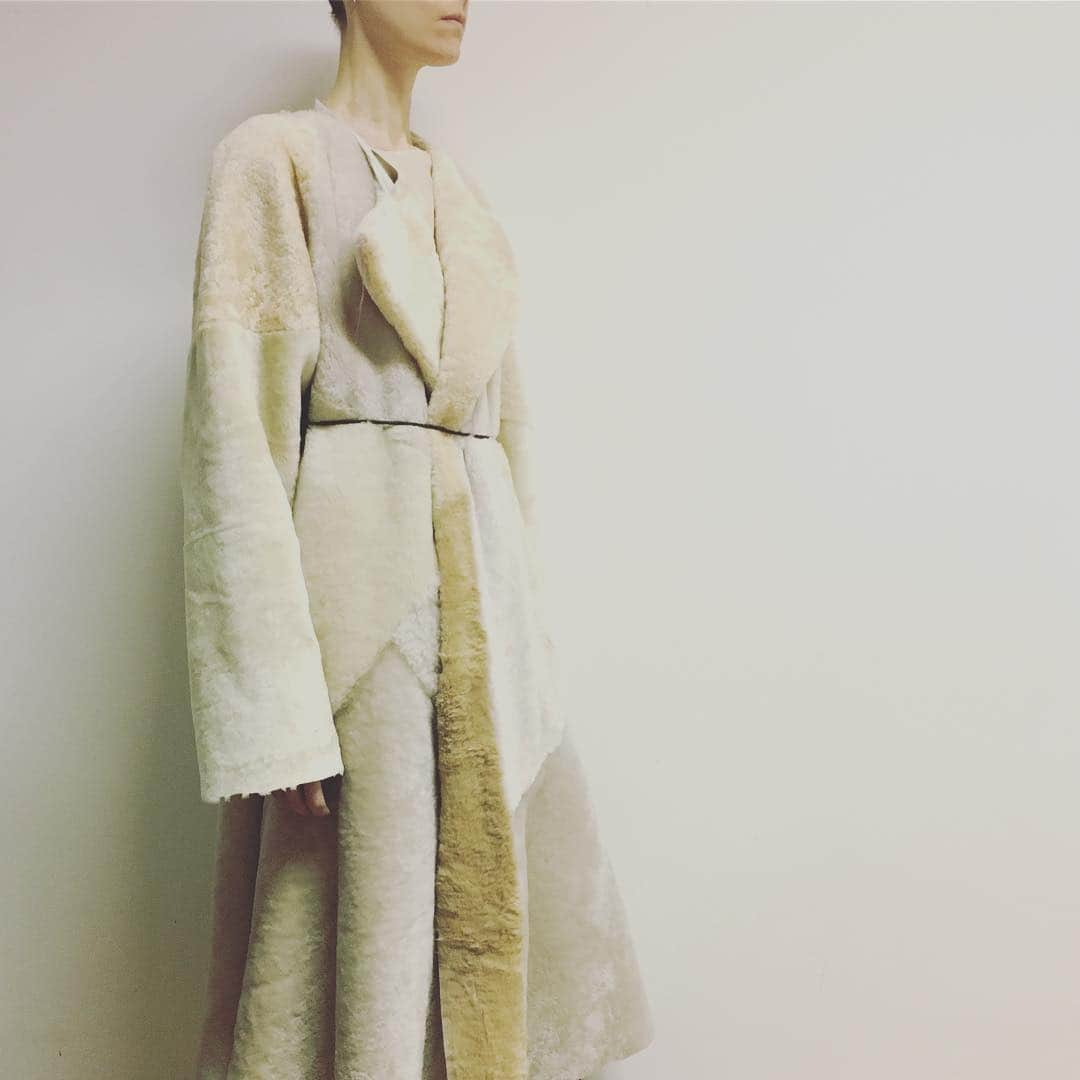 シャロン ワコブさんのインスタグラム写真 - (シャロン ワコブInstagram)「Fittings more and before . Fall collection #sharonwauchob」3月16日 2時59分 - sharonwauchob