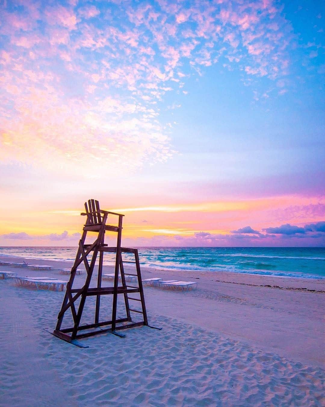 リッツ・カールトンさんのインスタグラム写真 - (リッツ・カールトンInstagram)「A sunrise paints the sky in radiant hues as the sound of the waves create a relaxing morning at The Ritz-Carlton, #Cancun. #Mexico #Caribbean #beach #sunrise #waves #majestic #travel #travelgram #Instatravel #traveldiaries #RCPartner via – @thewaytotravel」3月16日 3時00分 - ritzcarlton