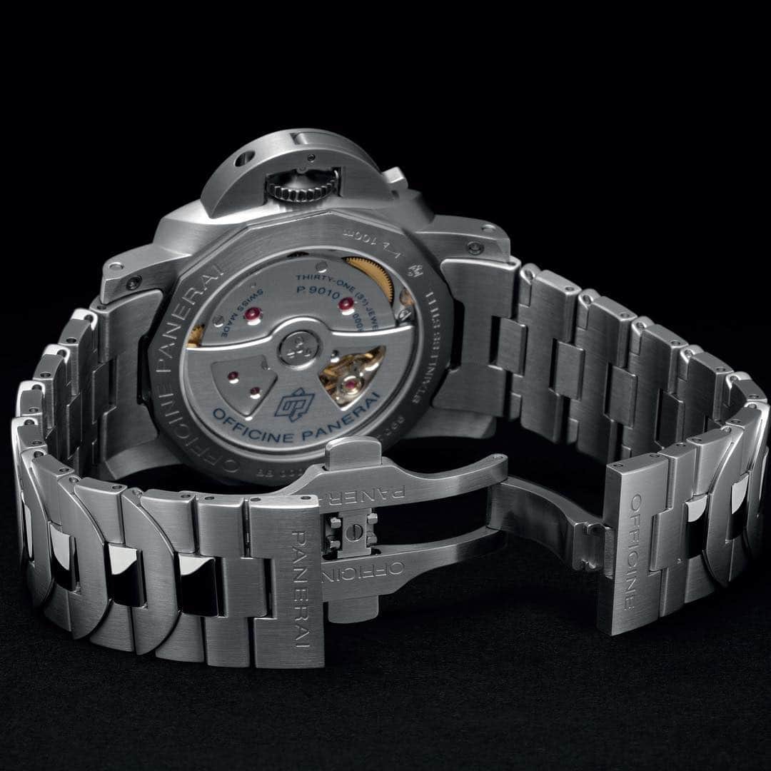 パネライさんのインスタグラム写真 - (パネライInstagram)「So what are your thoughts on a couple of new releases from #Panerai. This is the one of two new pieces available. This #PAM978 is a 44mm Luminor featuring a brushed silver dial and stainless steel bracelet.  Something else that is new is the way the numerals and indexes are displayed. They are raised and featured a steel outlined frame with white luminous material. There is a 42mm version as well that doesn’t have the 9 on the left side where the sub dial is. . This piece is powered by the P.9010 Automatic movement with 72 hour power reserve.  #paneraicentral」3月16日 3時17分 - paneraicentral