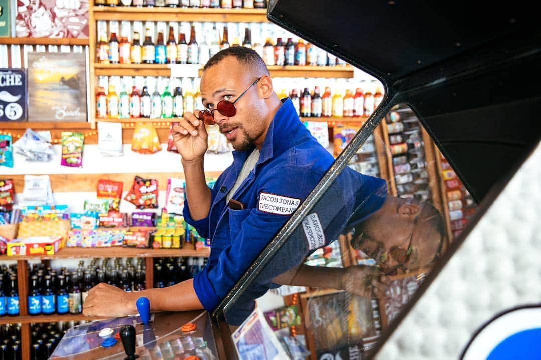 ローレン·ランドルフのインスタグラム：「Followed @jacobjonasthecompany up to San Luis Obispo to capture a glimpse of what tour life is like for a dance company. I’ll be sharing more once I get through the one million photos I’ve shot. ✨ Pictured here in the candy shop is the beautiful and talented @miketyus.」