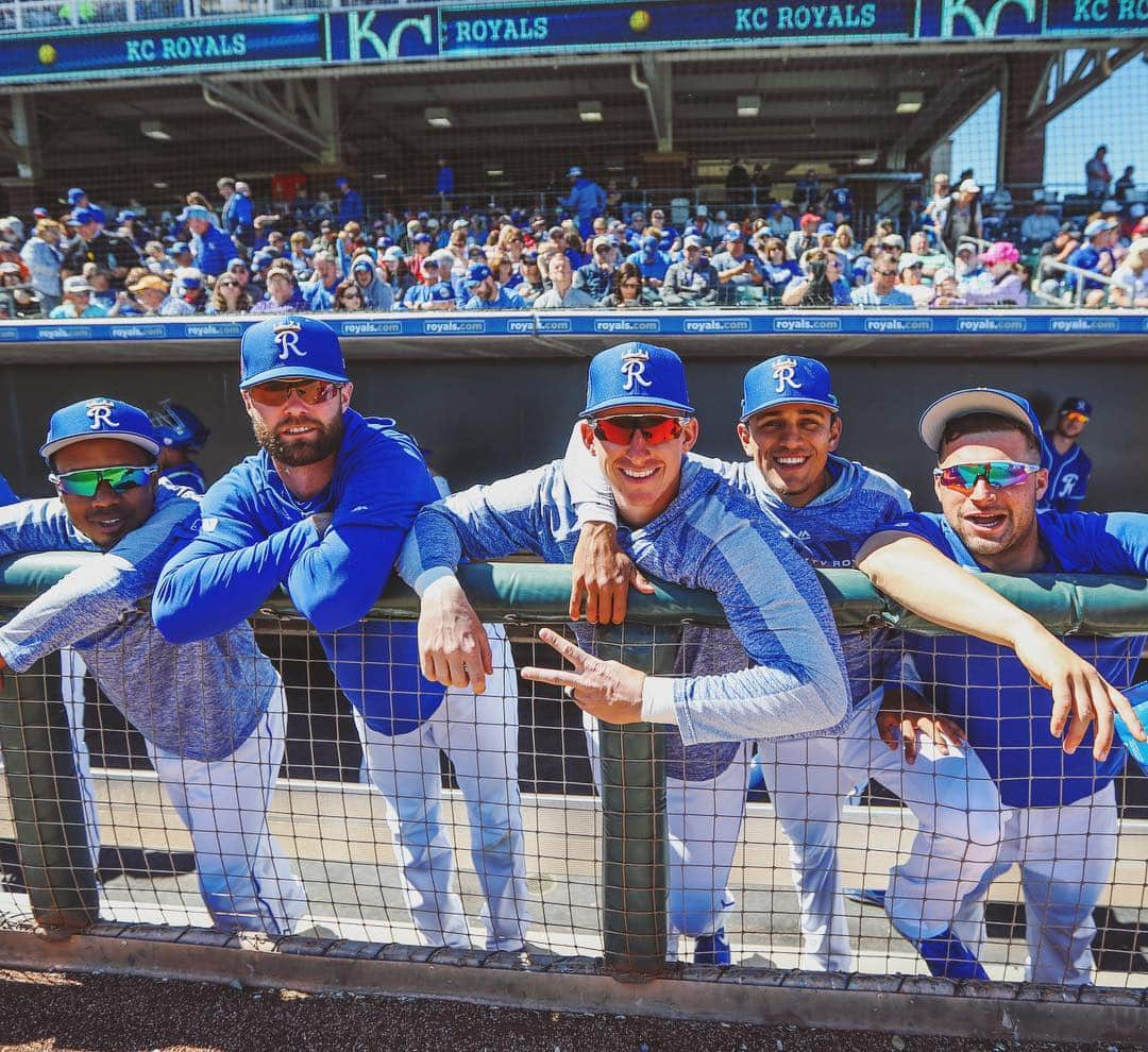 カンザスシティ・ロイヤルズさんのインスタグラム写真 - (カンザスシティ・ロイヤルズInstagram)「Fridays with baseball are just better.  #AlwaysRoyal」3月16日 3時37分 - kcroyals