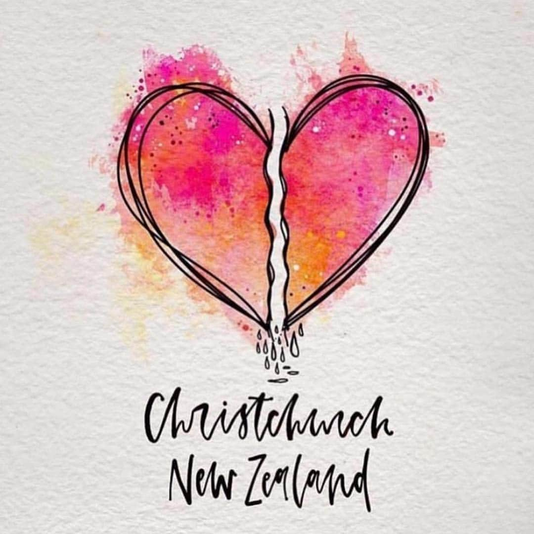 シェリル・クロウさんのインスタグラム写真 - (シェリル・クロウInstagram)「We visited New Zealand last April and marveled at this beautiful and peaceful country. It’s still shocking to realize hate exists everywhere.  Love to the people of New Zealand, and prayers for you all after this horrible tragedy. ❤️」3月16日 3時38分 - sherylcrow