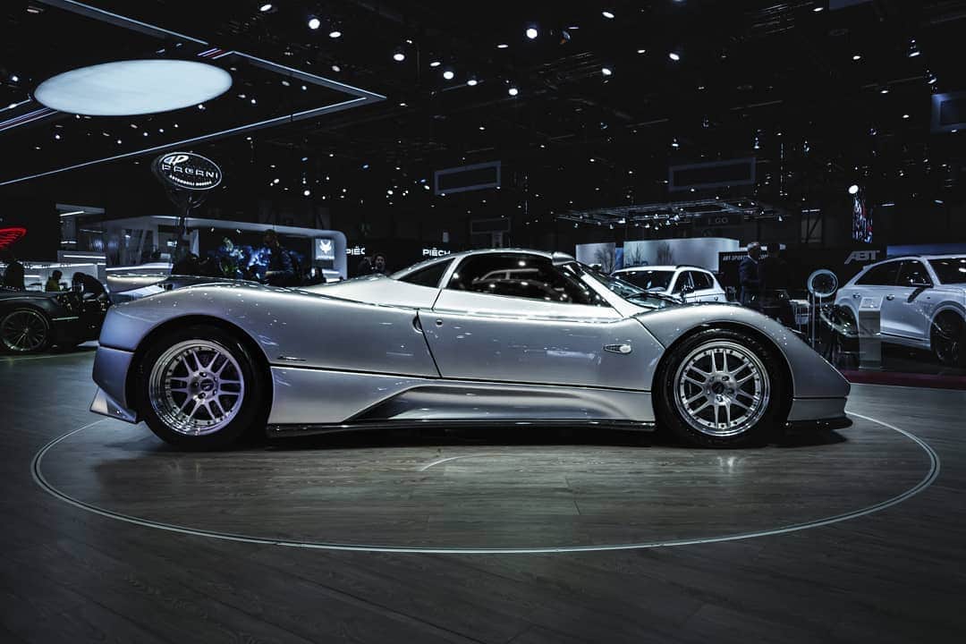 パガーニ・アウトモビリのインスタグラム：「Last days of this beautiful 89th edition of the @gimsswiss What a wonderful place to be!  #pagani #zonda #zondac12 #gimsswiss #zonda20 #zonda20anniversary @genevamotorshow_2019」