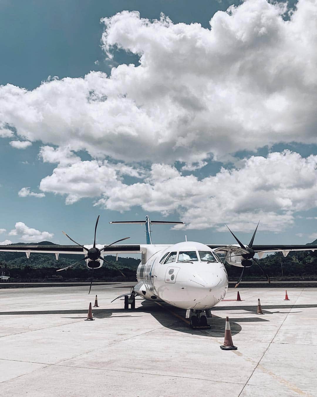 のインスタグラム：「Landing✈︎」