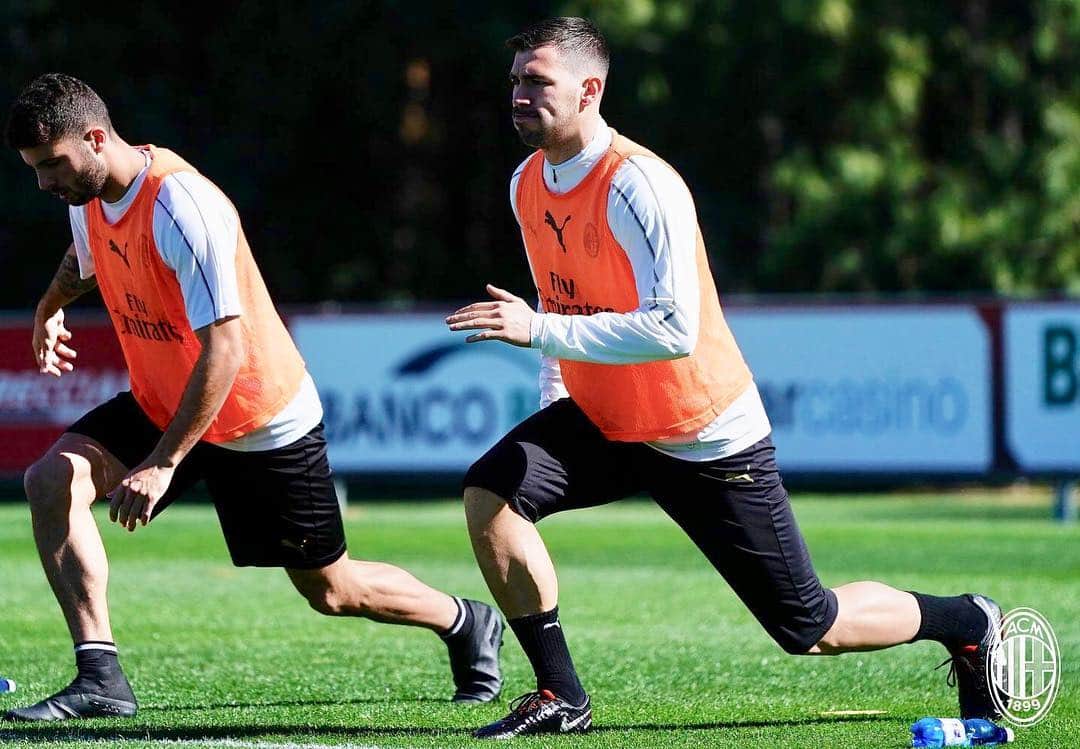 アレッシオ・ロマニョーリのインスタグラム：「#training #milanello #derby #acmilan @acmilan」