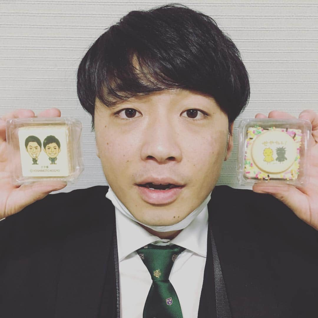 新山士彦さんのインスタグラム写真 - (新山士彦Instagram)「最近の思い出。 せやねんファミリーとしてKERENでネタと写真撮影会やらせていただいて、EMPTY STAGEという即興ショーに出させていただいてます。その間もずっと25日のNGK単独に追われてます。 何が言いたいかというと、生きてるし、生きるし、みんなも生きてねということです。」3月16日 3時34分 - sayaka_no_niiyan