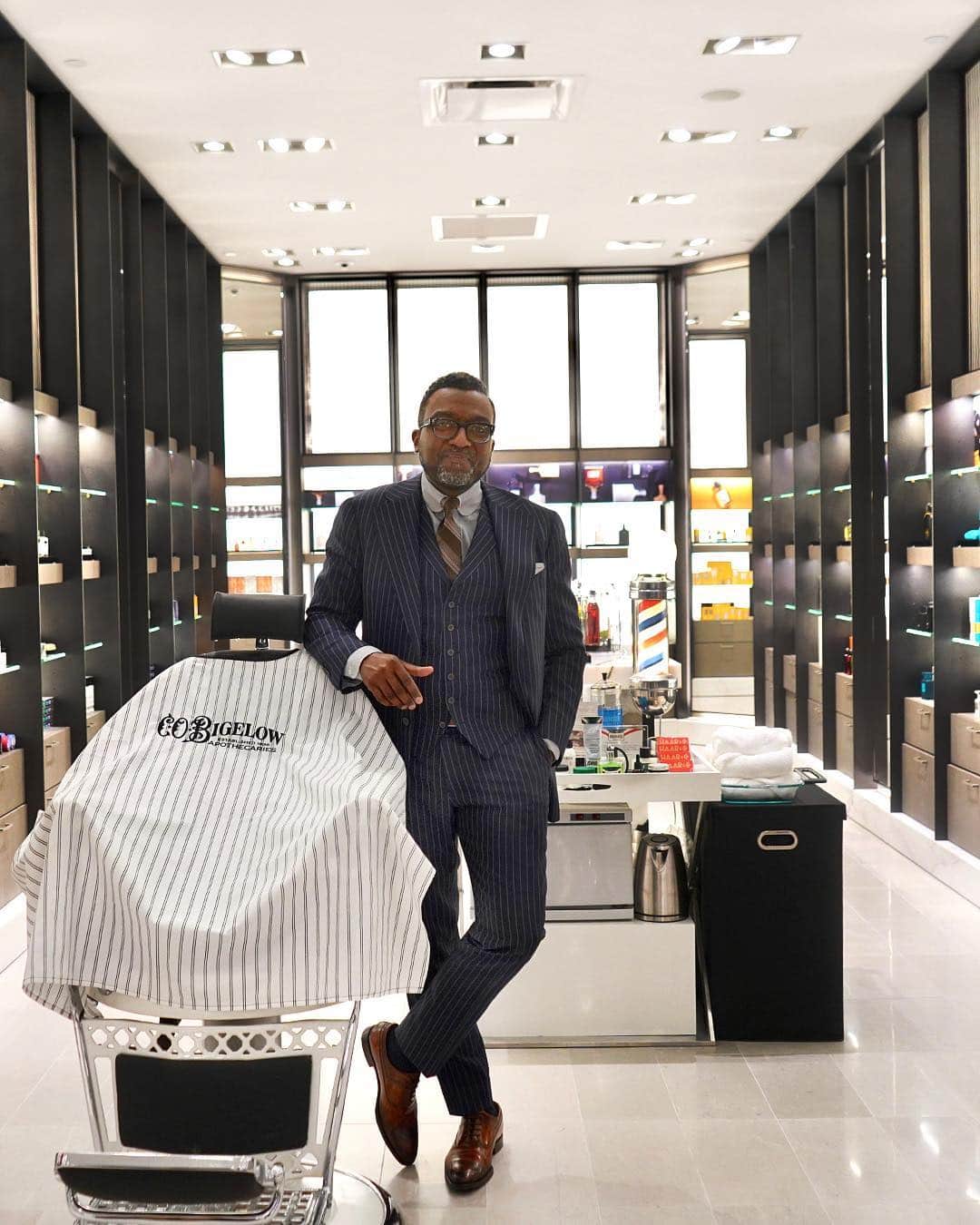 C.O. Bigelowさんのインスタグラム写真 - (C.O. BigelowInstagram)「We just launched at the 🆕 @neimansnyc at Hudson Yards! 🗽Gentlemen, come celebrate with our resident barber @smarcelle247 today through Sunday (12-7 PM daily)! 🎉 Enjoy a complimentary Italian Barber Facial with any purchase from #COBigelow, @prorasousa, or @marvis_usa! Meet us on the 6th Floor 💈」3月16日 3時42分 - cobigelow