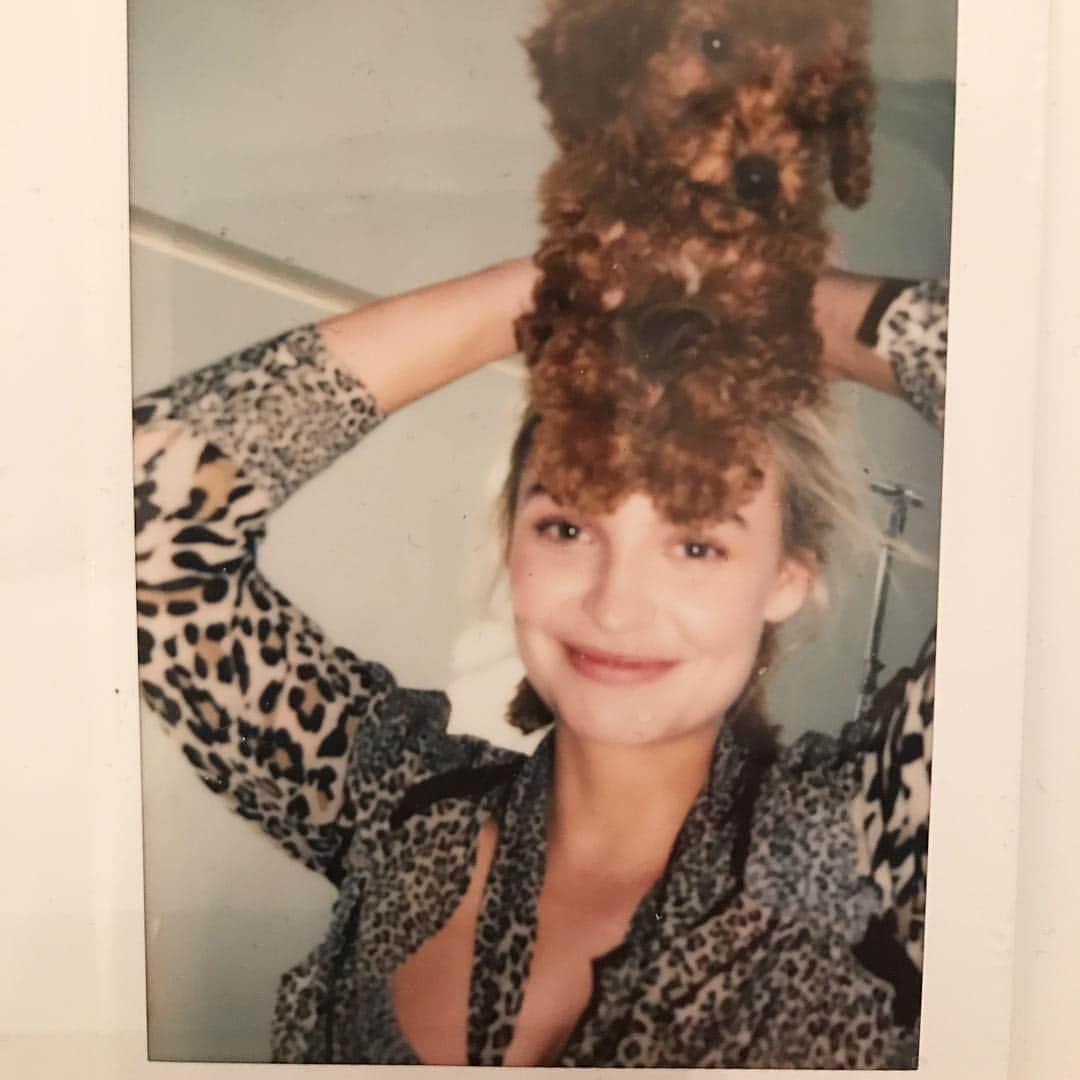 ベン・ワッツさんのインスタグラム写真 - (ベン・ワッツInstagram)「RULE NUMBER ONE ..... always have fun on set #bts Polaroids of @roos x @glamouritalia @pinazgandolfi @christoskallaniotis #fashion #studio #london #fbf #benwatts #shhhhh」3月16日 3時49分 - wattsupphoto