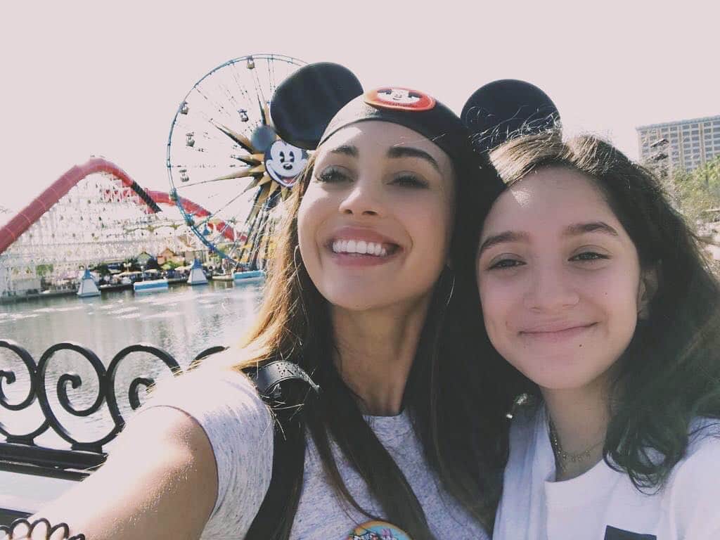 リンジー・モーガンのインスタグラム：「Can’t thank @Disneyland enough for hosting me and baby cuz at the House of Mouse! Pure magic ✨  More of the days adventures in my stories! #disneyland」