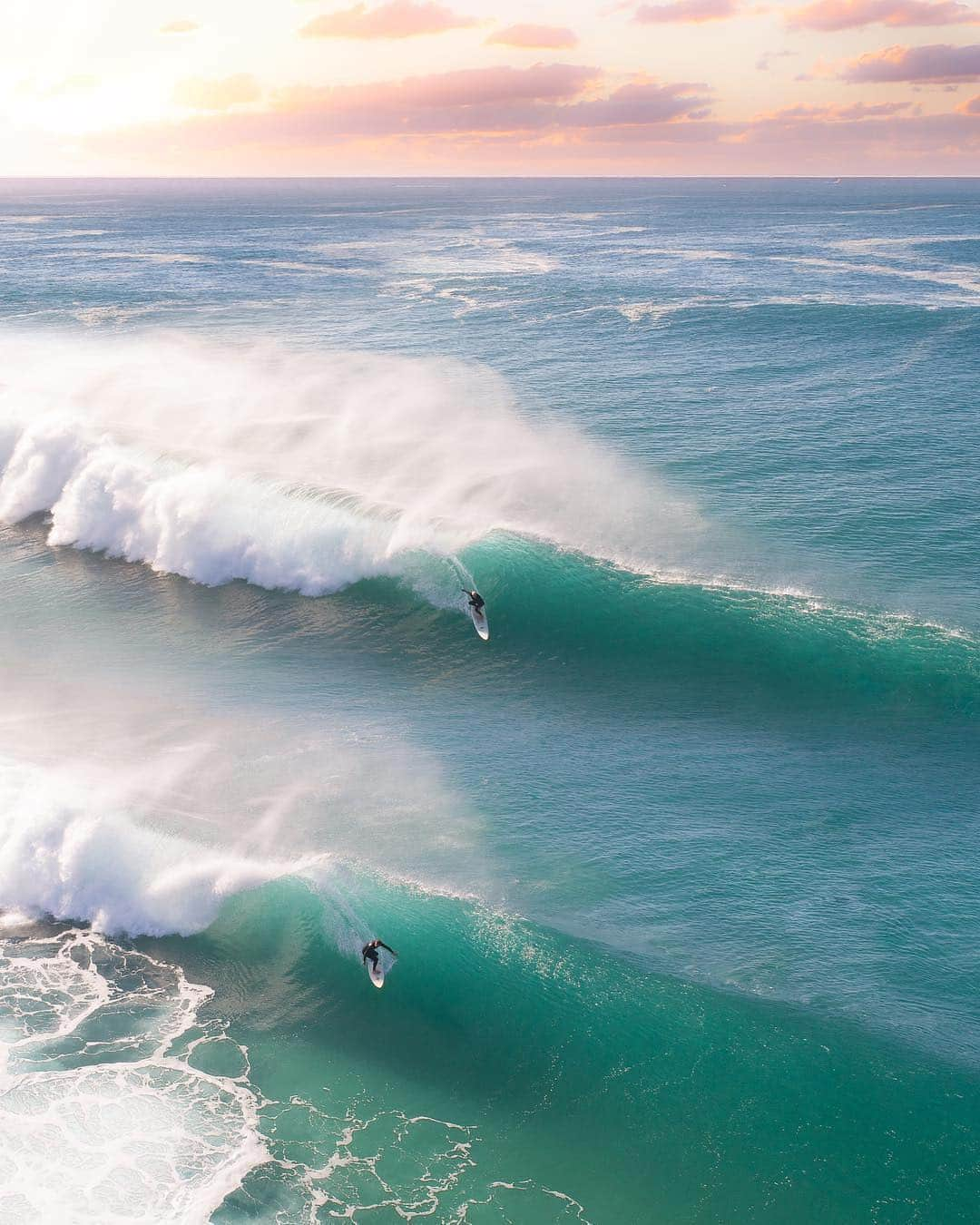 PolarProさんのインスタグラム写真 - (PolarProInstagram)「Photo of the Day: Doubling up on the weeks last set 🏄 | Shot on #DJI #Phantom4Pro #CinemaSeries ND8 | 📸: @aero.aus」3月16日 4時01分 - polarpro