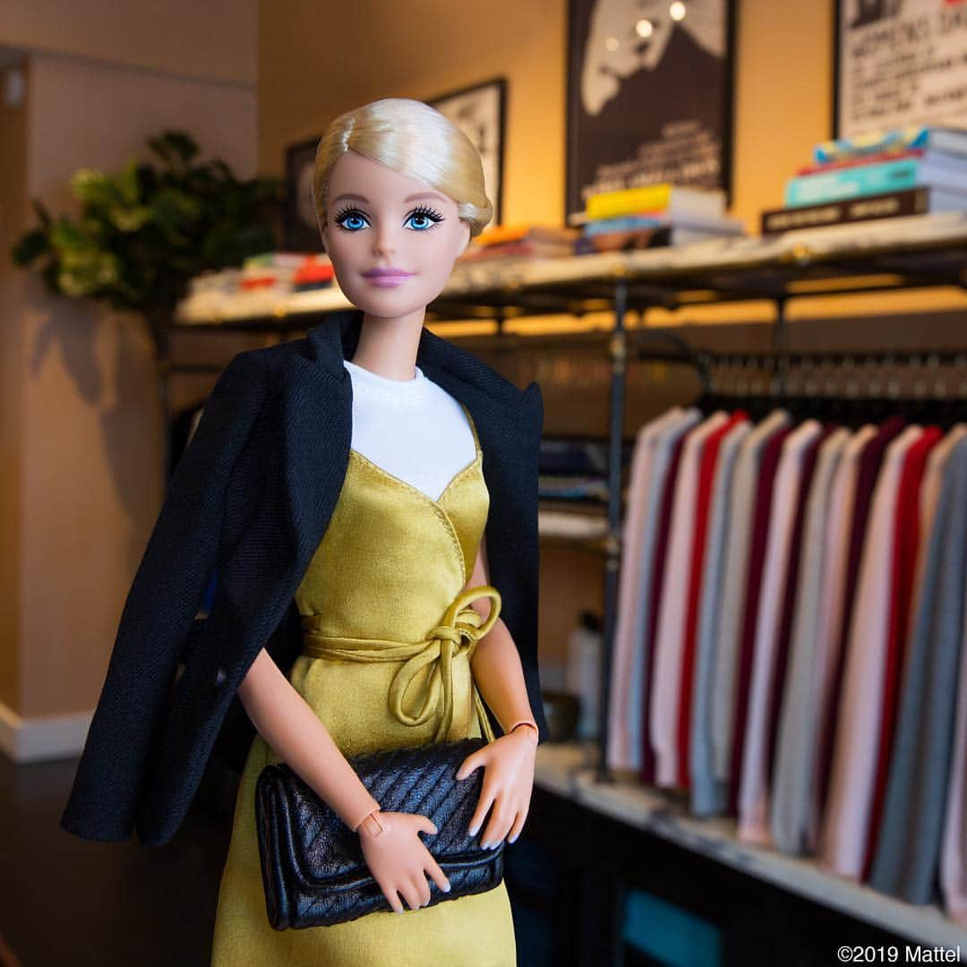 バービーさんのインスタグラム写真 - (バービーInstagram)「Visiting the close-knit team at @linguafrancanyc! Inspired by all of the amazing work they are doing. 🧵 #NYC #barbie #barbiestyle」3月16日 4時05分 - barbiestyle