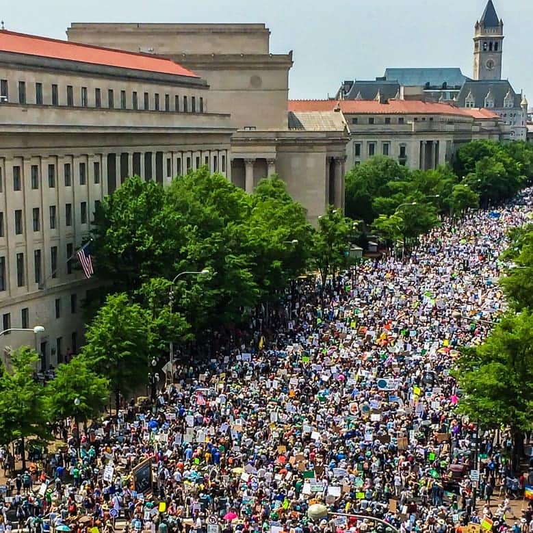 のインスタグラム：「Take action on climate TODAY! The need for climate mobilization has never been more urgent. Find a march near you and join Youth Climate Strike to make your voice heard for climate action. Link in bio!」
