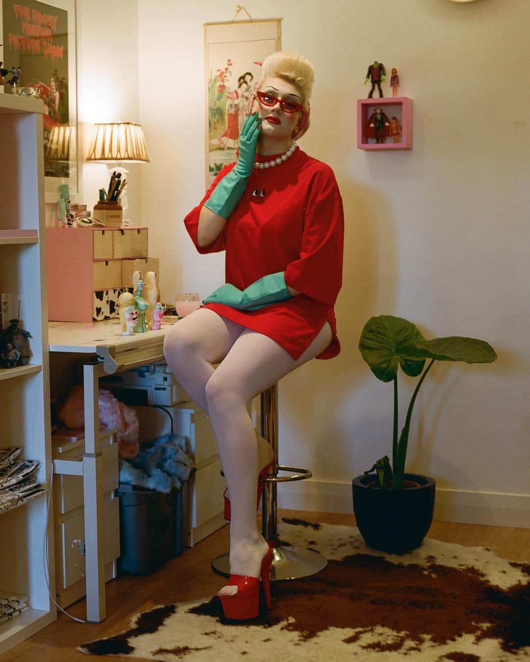 レイジー・オーフさんのインスタグラム写真 - (レイジー・オーフInstagram)「"With my work now, I dress like my sculptures - because she’s fabulous and she’s bitch and I want to be her." - @junobirch for #householdoafs」3月16日 4時09分 - lazyoaf