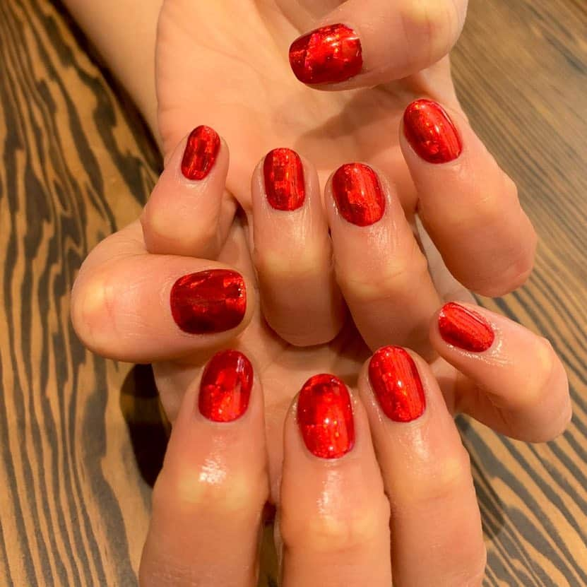 Mei Kawajiriさんのインスタグラム写真 - (Mei KawajiriInstagram)「@itsmesamwass Red metallic nails ❤️✨🎸 #nailsbymei #foil #nailart」3月16日 4時09分 - nailsbymei