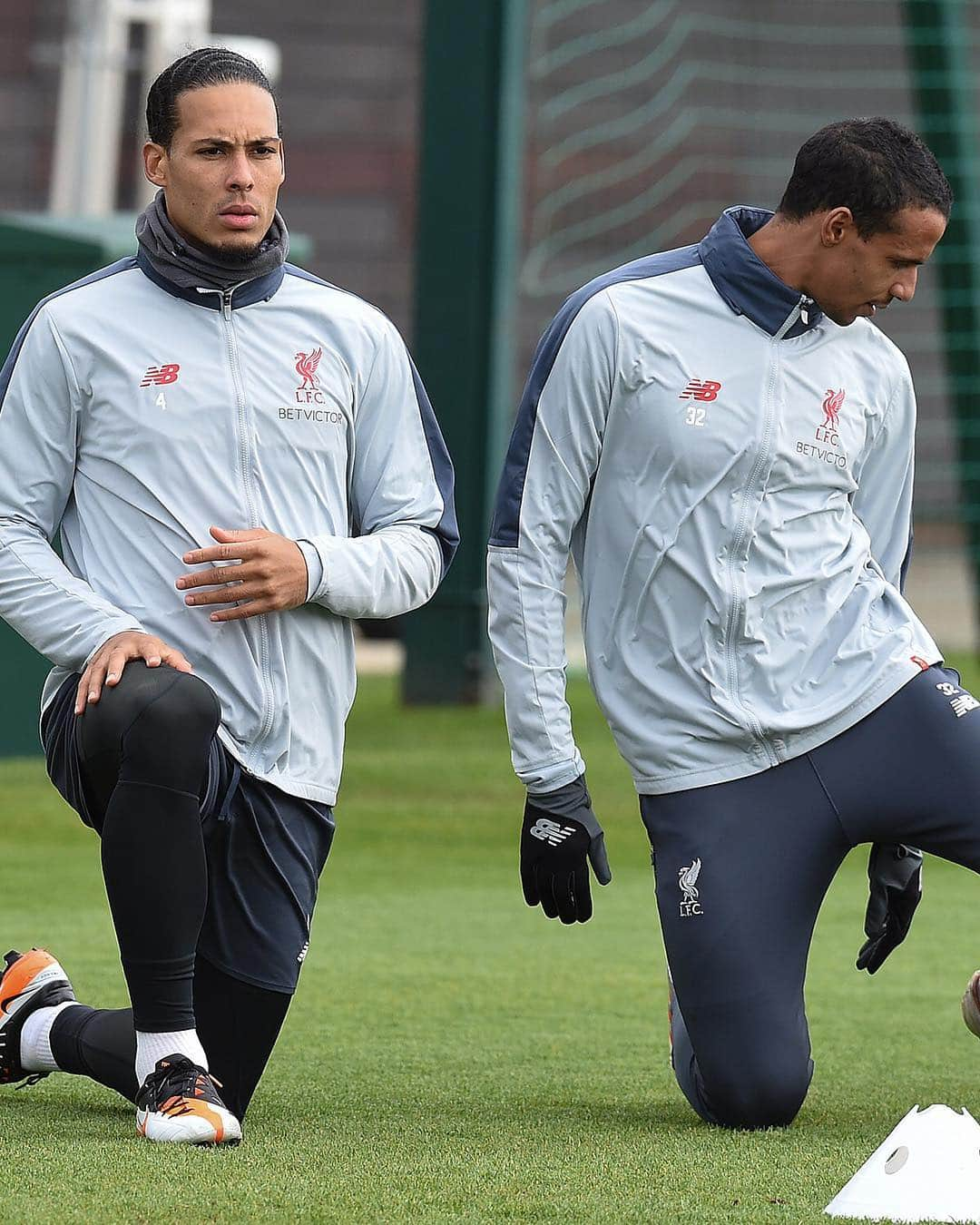 リヴァプールFCさんのインスタグラム写真 - (リヴァプールFCInstagram)「Focused on @fulhamfc 👊👊 #LFC #Melwood #VanDijk #Matip  #Liverpool #LiverpoolFC」3月16日 4時20分 - liverpoolfc