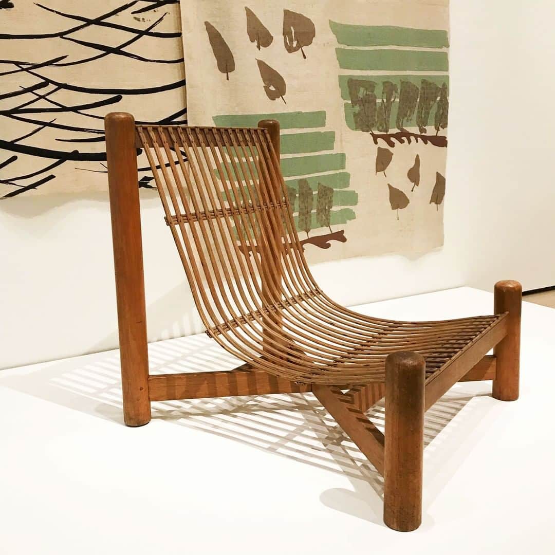 のインスタグラム：「“Furniture design is based on logical principles. Needless prettifying must be avoided. Its beauty must come from the rational arrangement of its parts.” –#CharlottePerriand … French designer and architect Charlotte Perriand’s Low chair is a sturdy but flexible chair meant to be used bare (in humid or warm weather), or with removable cushions that Perriand fabricated in traditional kimono silk. Bamboo—light, strong, washable, pleasant to touch, and resistant to woodworm— was an organic and affordable material that attracted increased interest in the 1940s. Now on view in #ValueofGoodDesign: mo.ma/gooddesign ... Explore more creative women and share your inspirations with #5womenartists. … [Credit: Charlotte Perriand. Low chair. Designed 1940; manufactured 1946. Bamboo. Gift of Lisa Tananbaum, Susan Hayden, Alice Tisch, and Committee on Architecture and Design Funds. Photo: Jonathan Muzikar]」