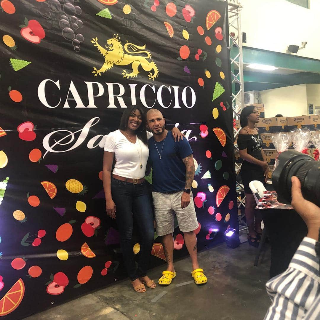 ミゲール・コットさんのインスタグラム写真 - (ミゲール・コットInstagram)「Having a great time with @capricciousa in #stmaarten #howdoyoucapriccio🍊🍋🍉🍇🍷 @simon.desvarieux」3月16日 4時36分 - realmiguelacotto