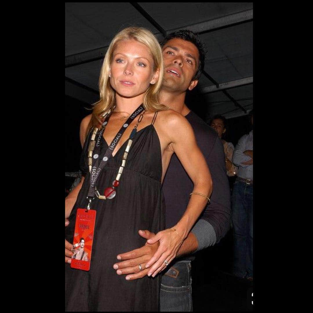 ケリー・リッパさんのインスタグラム写真 - (ケリー・リッパInstagram)「#fbf 2007 Those hands 💕」3月16日 4時42分 - kellyripa