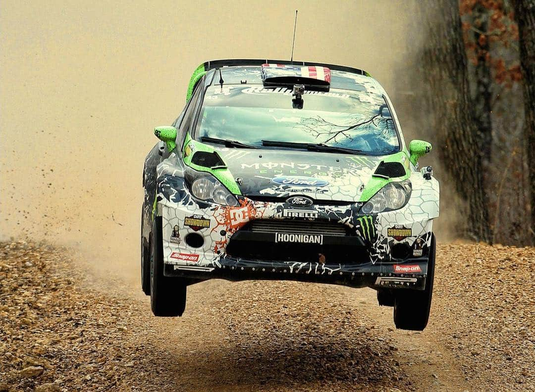 ケン・ブロックさんのインスタグラム写真 - (ケン・ブロックInstagram)「Throwback to the 100 Acre Wood Rally back in 2012 with my Ford Fiesta #HFHV, which was my and Alex Gelsomino's 6th consecutive win at the event. And in case you haven’t seen us in parc expose here today in Missouri, I’m running it again this year! (It’s my 9th time) Very stoked to drive one of my favorite rallies EVER, again, and now in my all-new Ford Escort RS Cossie V2. Try and see us if you’re here! Photo by @neilmcdaid  #100AcreWood」3月16日 4時44分 - kblock43