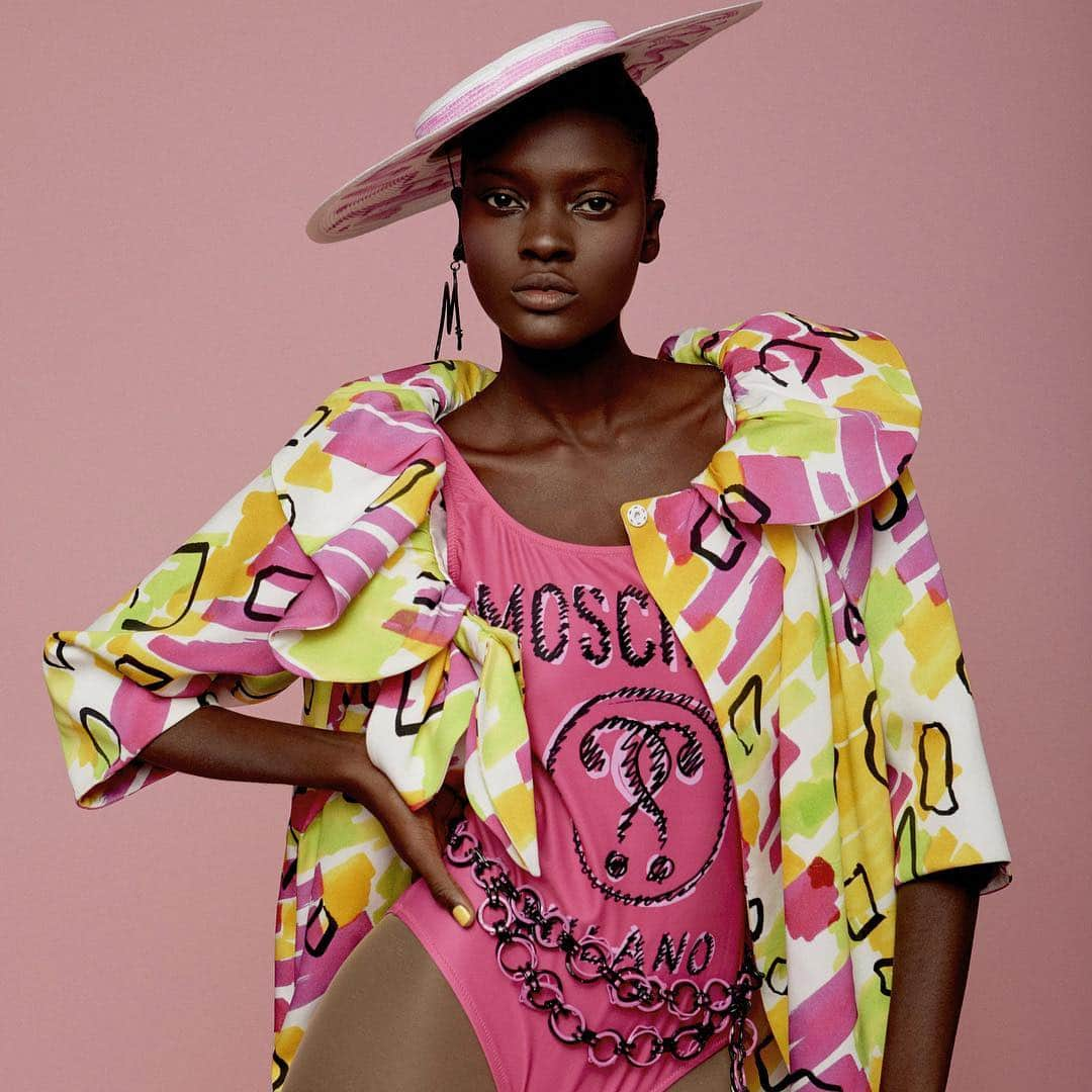 Moschinoさんのインスタグラム写真 - (MoschinoInstagram)「Moschino Milano @darkskin_tosin #moschino @itsjeremyscott @luca_falcioni_ @smiggi @wonderland」3月16日 4時56分 - moschino