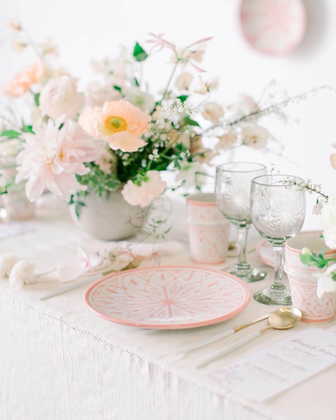 The Little Marketさんのインスタグラム写真 - (The Little MarketInstagram)「Pretty & pastel. A spring tablescape styled by @beijosevents. Tap to shop.」3月16日 4時56分 - thelittlemarket