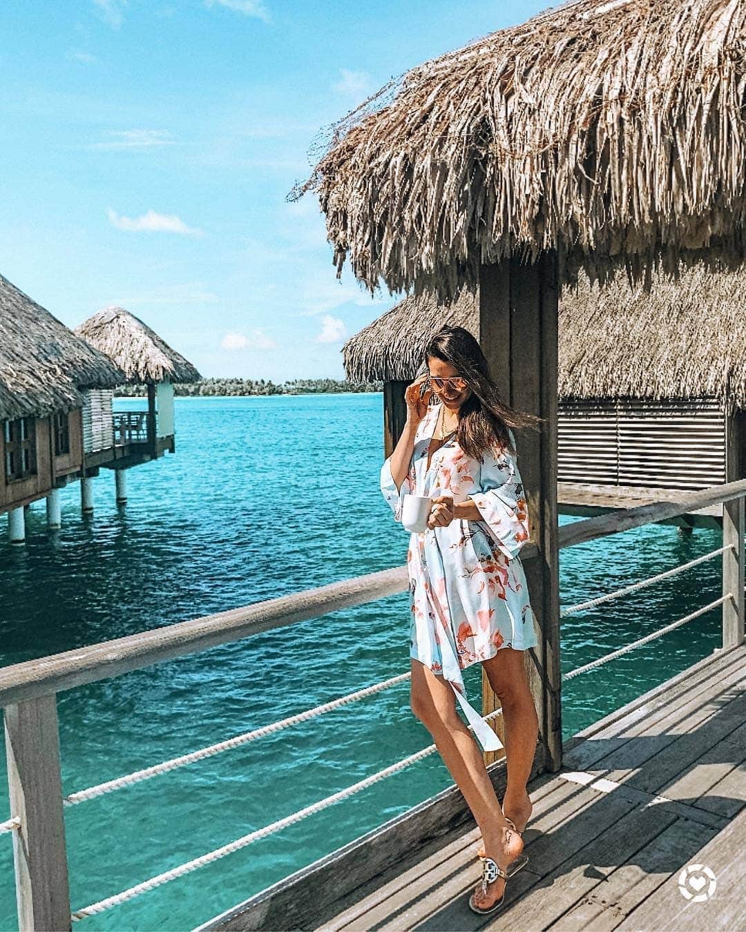 のインスタグラム：「From bed to beach, this robe is a travel #musthave.  #ykmyway #yktravels #borabora #robe #coverup #travel #yumikim」