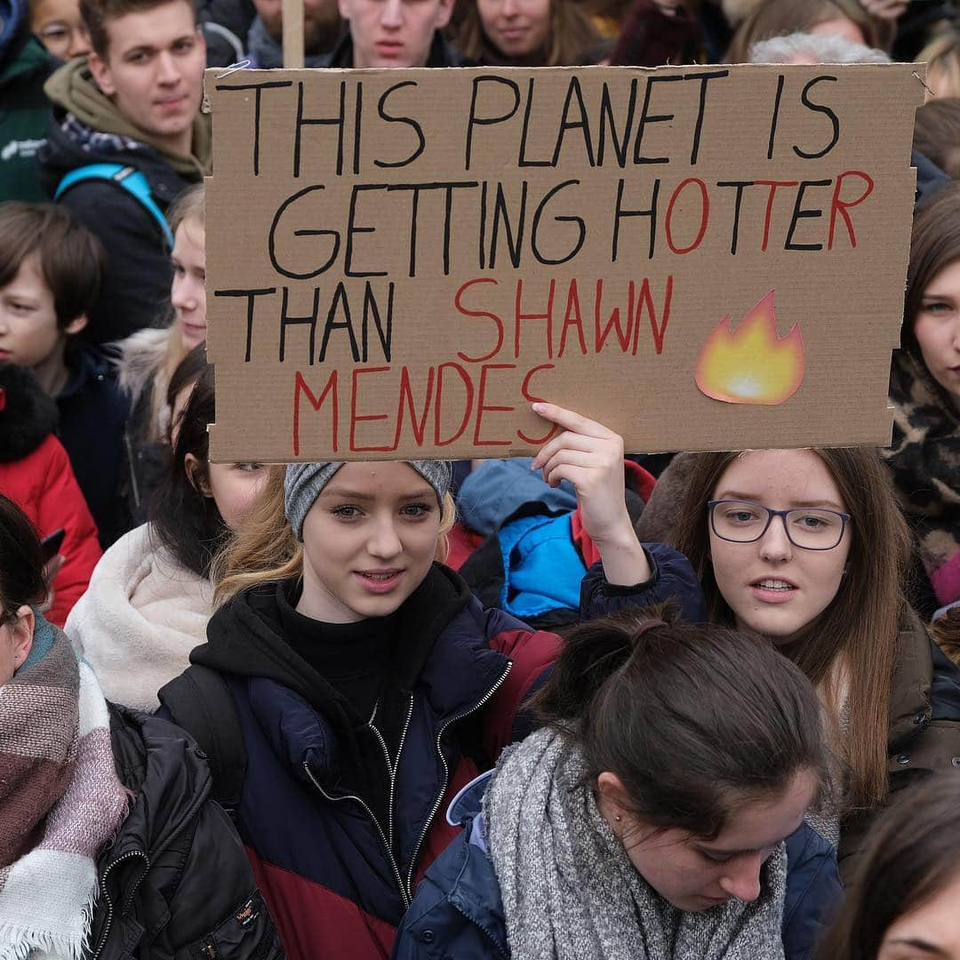 CNNさんのインスタグラム写真 - (CNNInstagram)「Following the lead of @gretathunberg, thousands of students in more than 100 countries walked out of class Friday to demand action on climate change 🌎 The 16-year-old Swedish activist started the youth climate movement last year when she began skipping school to protest outside the Swedish parliament. Above, students protest in Berlin, Nairobi, Paris, Lisbon, New York, London, Seoul and Tokyo. To learn more about the #globalclimatestrike, check out our Instagram story and click the link in our bio. (📸: Sean Gallup, Kiran Ridley, Horacio Villalobos, Jeenah Moon, Guy Smallman, Chung Sung-Jun, Takashi Aoyama via Getty Images)」3月16日 4時54分 - cnn