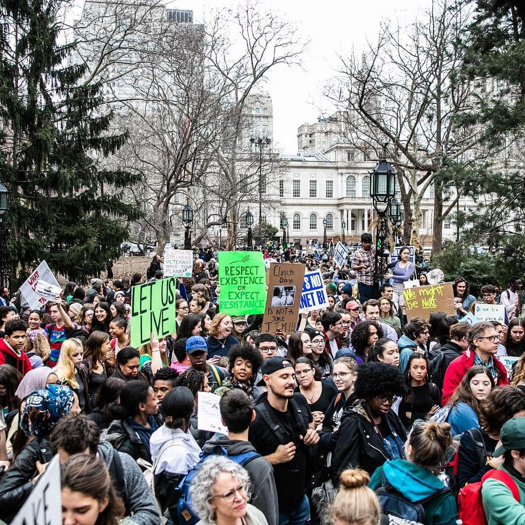 CNNさんのインスタグラム写真 - (CNNInstagram)「Following the lead of @gretathunberg, thousands of students in more than 100 countries walked out of class Friday to demand action on climate change 🌎 The 16-year-old Swedish activist started the youth climate movement last year when she began skipping school to protest outside the Swedish parliament. Above, students protest in Berlin, Nairobi, Paris, Lisbon, New York, London, Seoul and Tokyo. To learn more about the #globalclimatestrike, check out our Instagram story and click the link in our bio. (📸: Sean Gallup, Kiran Ridley, Horacio Villalobos, Jeenah Moon, Guy Smallman, Chung Sung-Jun, Takashi Aoyama via Getty Images)」3月16日 4時54分 - cnn