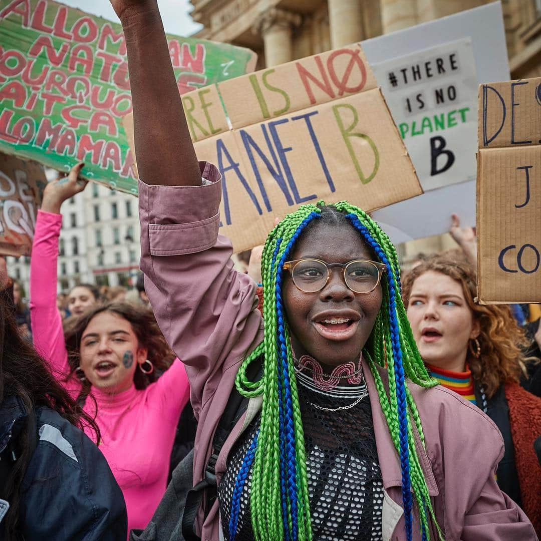 CNNさんのインスタグラム写真 - (CNNInstagram)「Following the lead of @gretathunberg, thousands of students in more than 100 countries walked out of class Friday to demand action on climate change 🌎 The 16-year-old Swedish activist started the youth climate movement last year when she began skipping school to protest outside the Swedish parliament. Above, students protest in Berlin, Nairobi, Paris, Lisbon, New York, London, Seoul and Tokyo. To learn more about the #globalclimatestrike, check out our Instagram story and click the link in our bio. (📸: Sean Gallup, Kiran Ridley, Horacio Villalobos, Jeenah Moon, Guy Smallman, Chung Sung-Jun, Takashi Aoyama via Getty Images)」3月16日 4時54分 - cnn