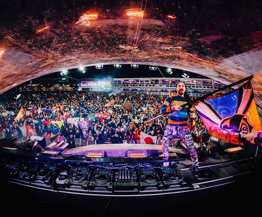 スティーヴ・アオキさんのインスタグラム写真 - (スティーヴ・アオキInstagram)「Hello from main stage @tomorrowlandwinter! 🏔❄☃️」3月16日 4時54分 - steveaoki