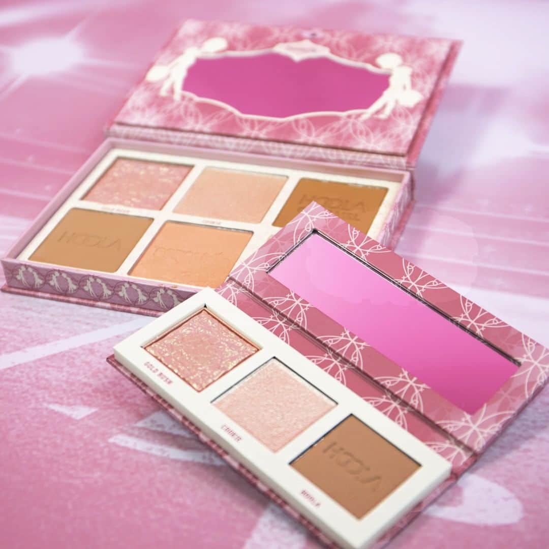 のインスタグラム：「Get your blush, bronze & highlighter game on with our NEW Cheekleaders Pink Squad available also in mini size! ✨💕 #cheekleaders #benefit #beauty #alittlesomething #pinksquad . . . 📷 Image Description: Cheekleaders bronze squad palettes in original and mini sizes on a pink background」