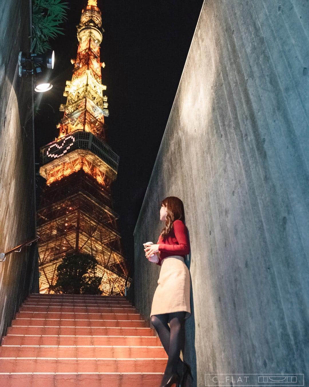 丸山裕理さんのインスタグラム写真 - (丸山裕理Instagram)「. A great spot for a photoshoot of  the iconic Tokyo Tower. . 撮るまでに30分くらい並んだけど笑、 海外の友人たちはきっと喜ぶ場所。 . #tokyotower #portrait #team_jp_  #japan_of_insta #discovertokyo  #tokyocameraclub #impression_shots #art_of_japan_ #japan_night_view #1月の夜 #東京タワー #地下駐車場  #広がり同盟 #東京夜景  #アナウンサー #フリーアナウンサー」3月16日 5時10分 - yuri_maruyama1213