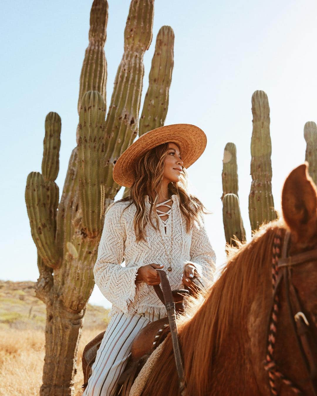 ジュリー・サリニャーナさんのインスタグラム写真 - (ジュリー・サリニャーナInstagram)「This collection was inspired by my beloved Mexico, cacti and all. 🌵🐴@billabongwomens • Shop the link in bio #billabongxsincerelyjules」3月16日 5時28分 - sincerelyjules