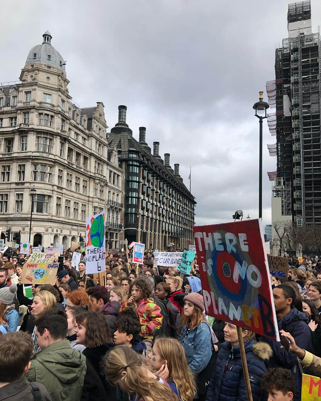 Jackson Harriesさんのインスタグラム写真 - (Jackson HarriesInstagram)「Today was powerful!! Over a million young people made history as we marched in over 2000 places in 125 countries to demand action on climate change! This is just the start of a beautiful revolution and all it took was one 16 year old girl to speak some truth! Did you take part? Let me know in the comments. @gretathunberg #Schoolstrike4climate」3月16日 5時29分 - jackharries