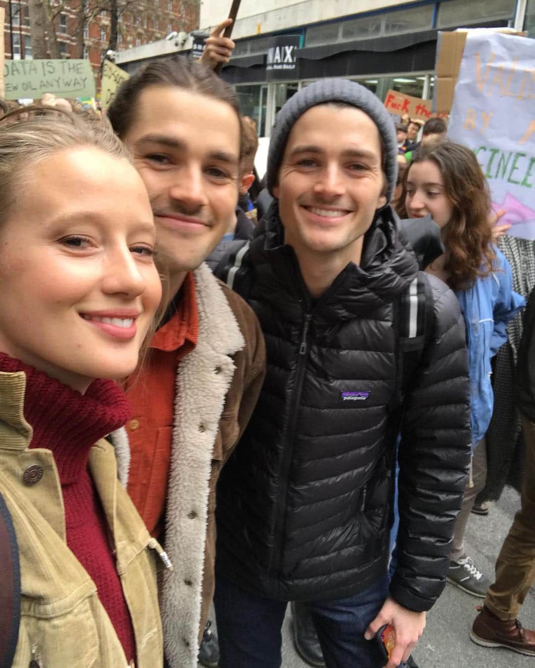 Jackson Harriesさんのインスタグラム写真 - (Jackson HarriesInstagram)「Today was powerful!! Over a million young people made history as we marched in over 2000 places in 125 countries to demand action on climate change! This is just the start of a beautiful revolution and all it took was one 16 year old girl to speak some truth! Did you take part? Let me know in the comments. @gretathunberg #Schoolstrike4climate」3月16日 5時29分 - jackharries