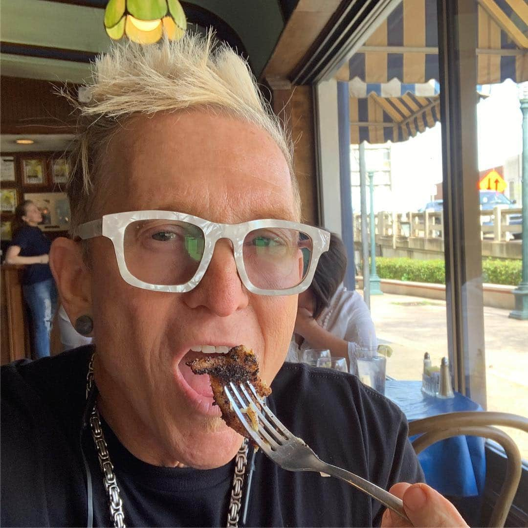 マーク・シュルマンさんのインスタグラム写真 - (マーク・シュルマンInstagram)「Nothing like eating blackened catfish fillets in Louisiana! #roadperks #yummy #luckyman @markyplanet #dayoff #glutenfree」3月16日 5時33分 - markyplanet