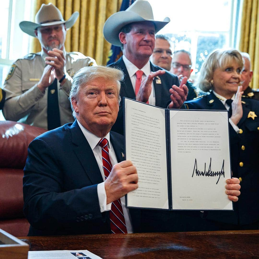 NBC Newsさんのインスタグラム写真 - (NBC NewsInstagram)「BREAKING: President #Trump has issued the first #veto of his presidency, rejecting Congress' resolution aimed at terminating his #nationalemergency declaration. Read more at the link in our bio. . 📷 Evan Vucci / @apnews」3月16日 5時33分 - nbcnews