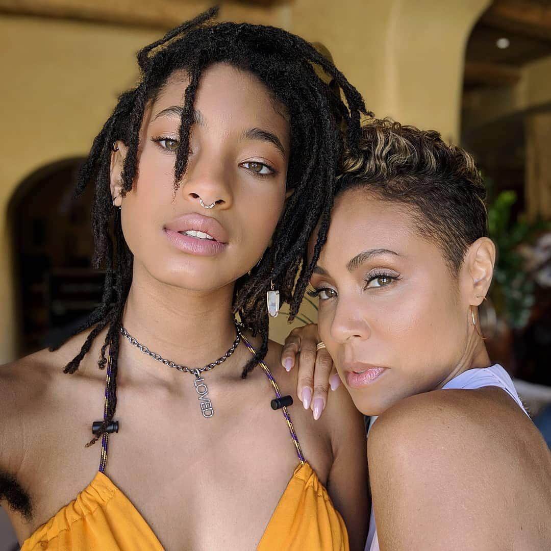 E! Onlineさんのインスタグラム写真 - (E! OnlineInstagram)「Now let's (Red Table) Talk about this mother-daughter duo. 😍 (📷: @jadapinkettsmith)」3月16日 5時37分 - enews