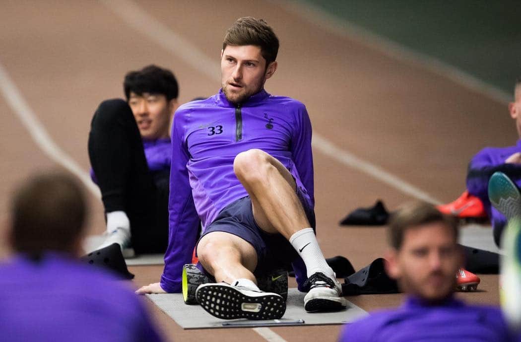 ベン・デイヴィスのインスタグラム：「Great week training in Barcelona with the lads #COYS」