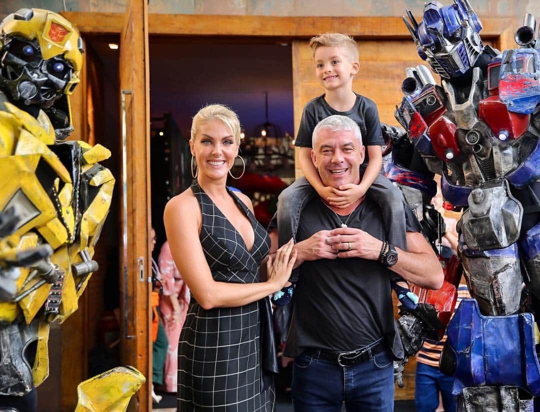 Ana Hickmannさんのインスタグラム写真 - (Ana HickmannInstagram)「Festa dos Transformers!!! Segundo meu filho foi a mais legal de todas 😃. #Ale5Anos」3月16日 5時50分 - ahickmann